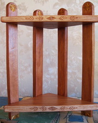 Резьба по дереву, полка угловая 